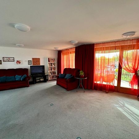 Eden Panzio Aparthotel Buk Bagian luar foto
