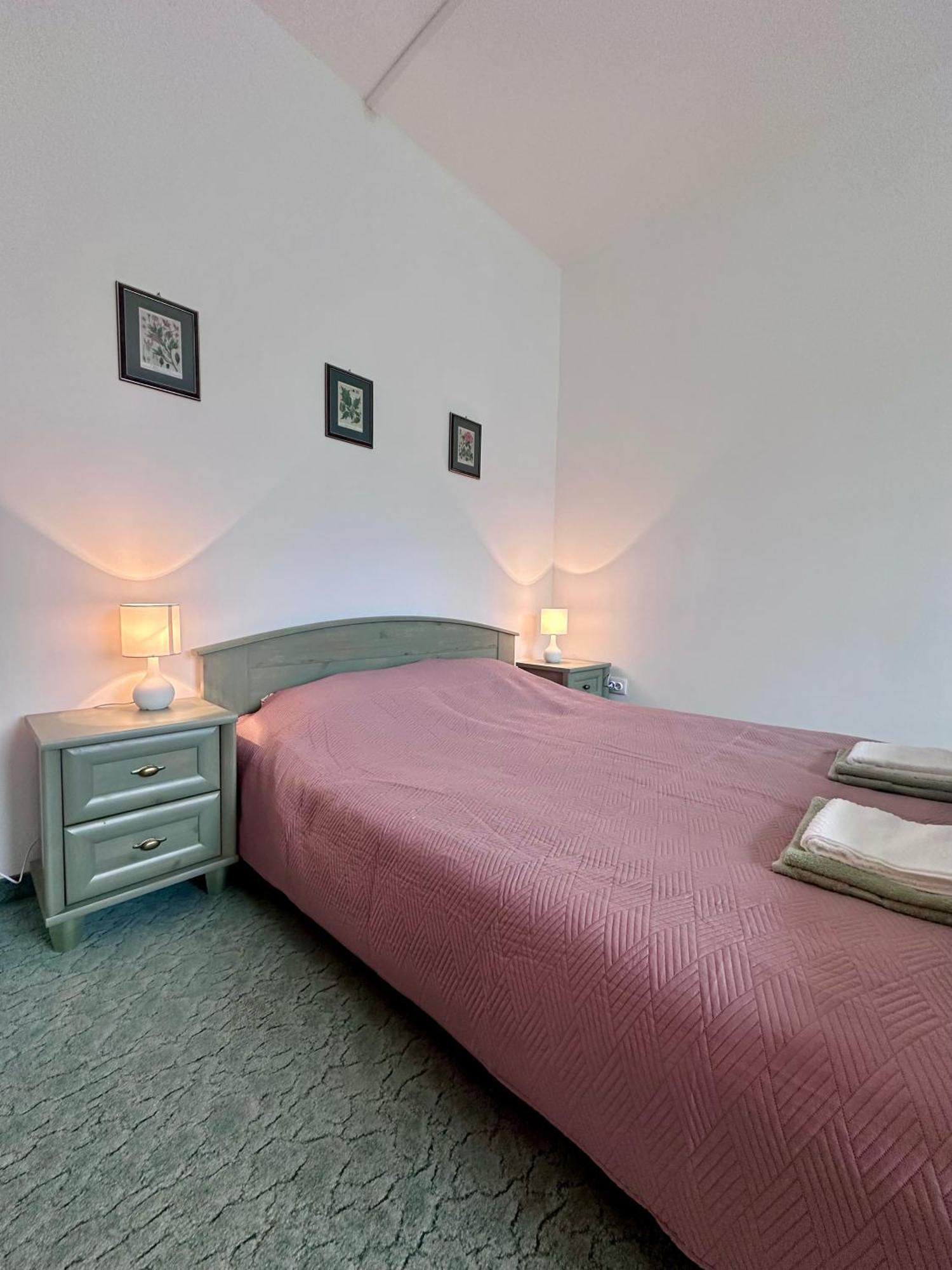 Eden Panzio Aparthotel Buk Bagian luar foto
