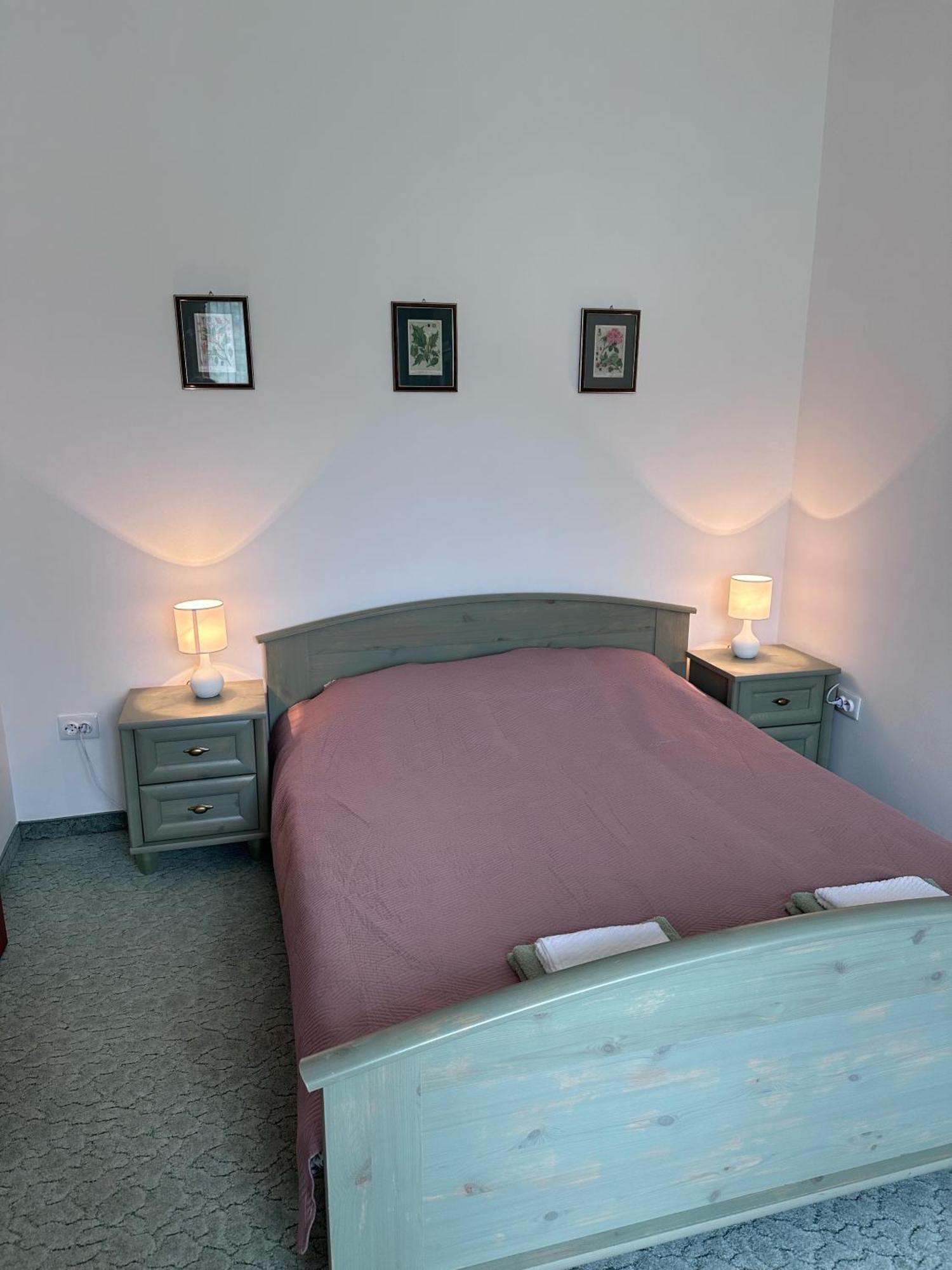 Eden Panzio Aparthotel Buk Bagian luar foto