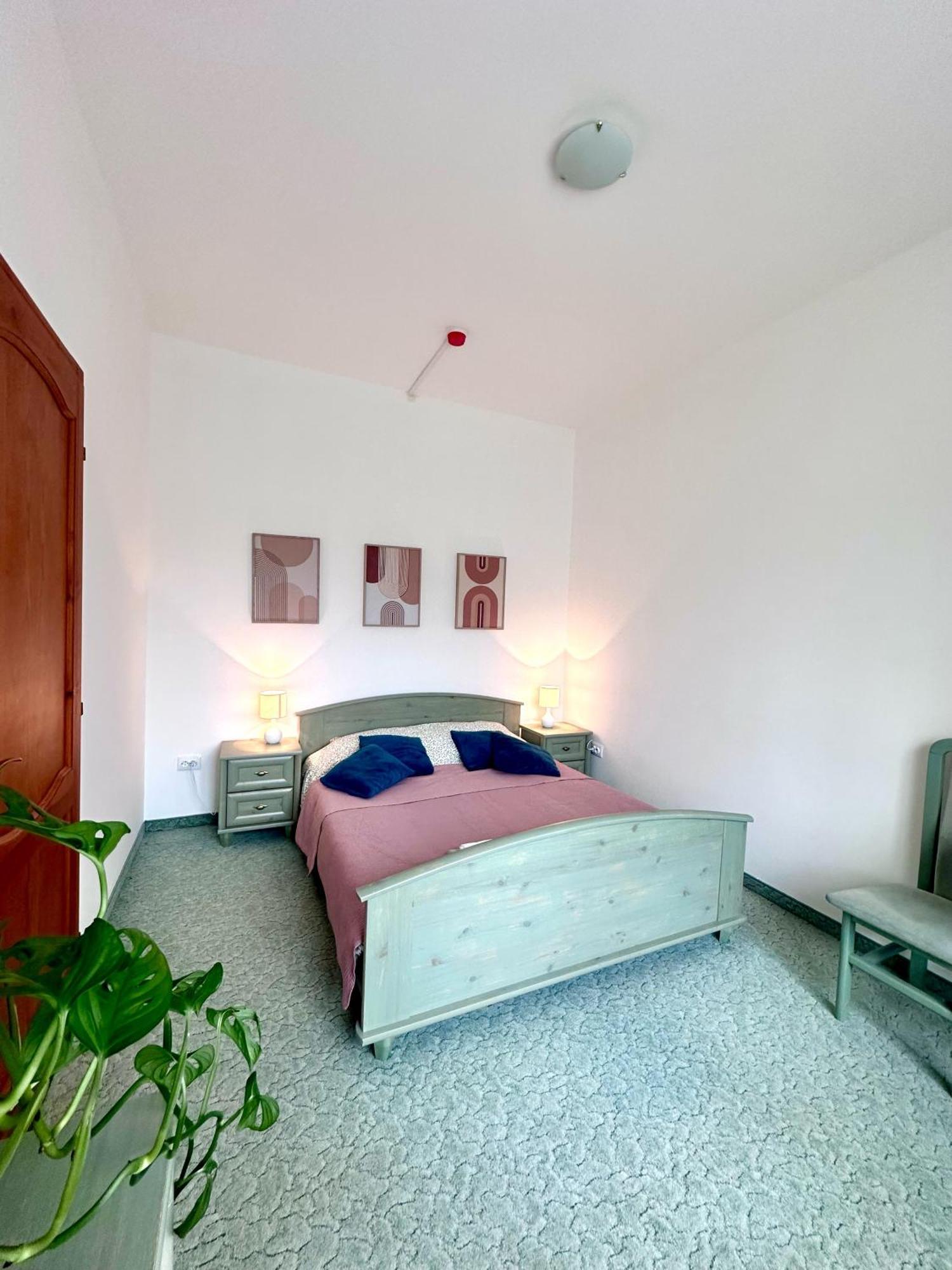 Eden Panzio Aparthotel Buk Bagian luar foto