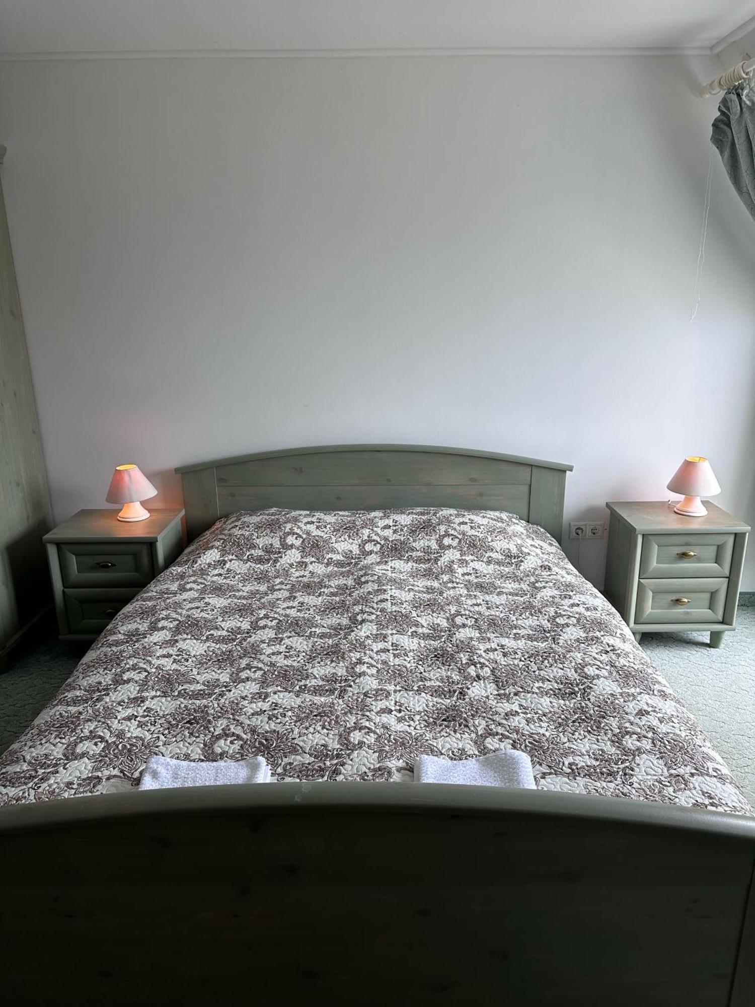 Eden Panzio Aparthotel Buk Bagian luar foto