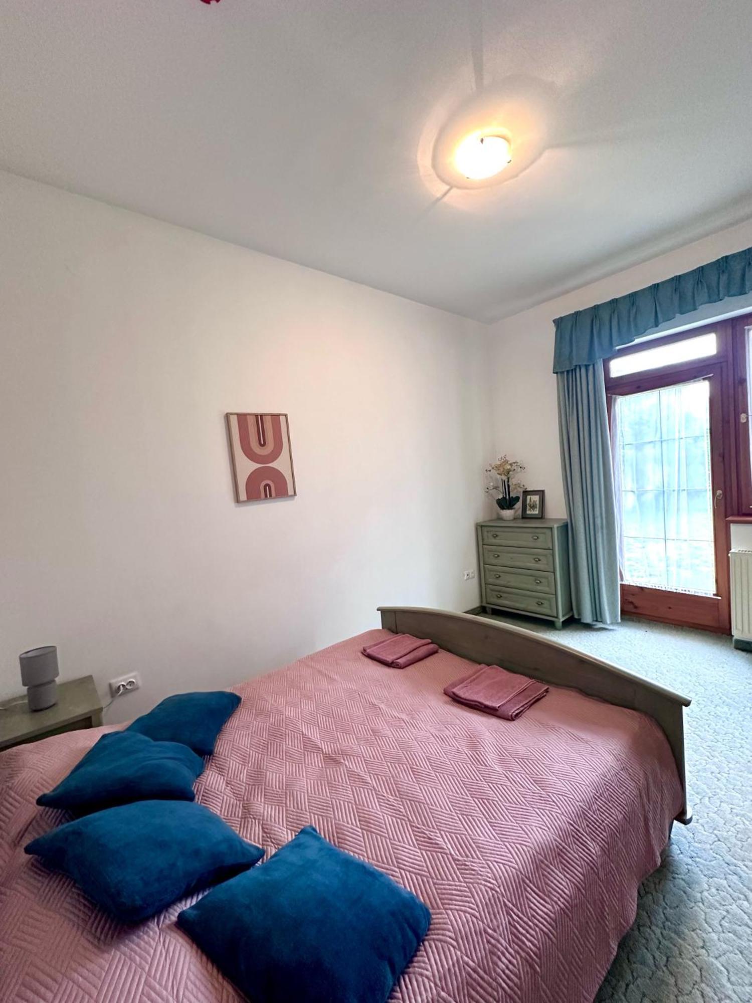 Eden Panzio Aparthotel Buk Bagian luar foto