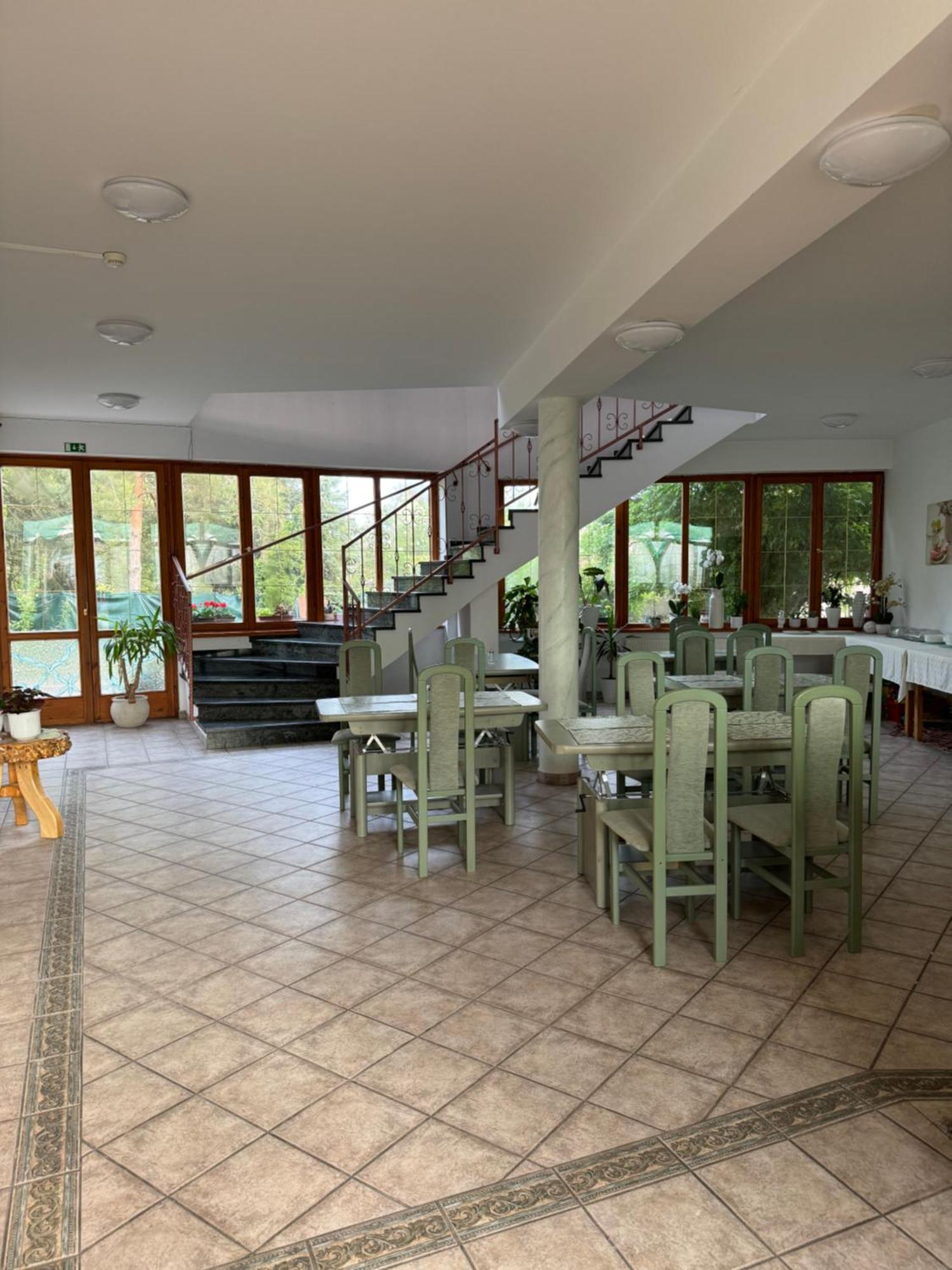 Eden Panzio Aparthotel Buk Bagian luar foto