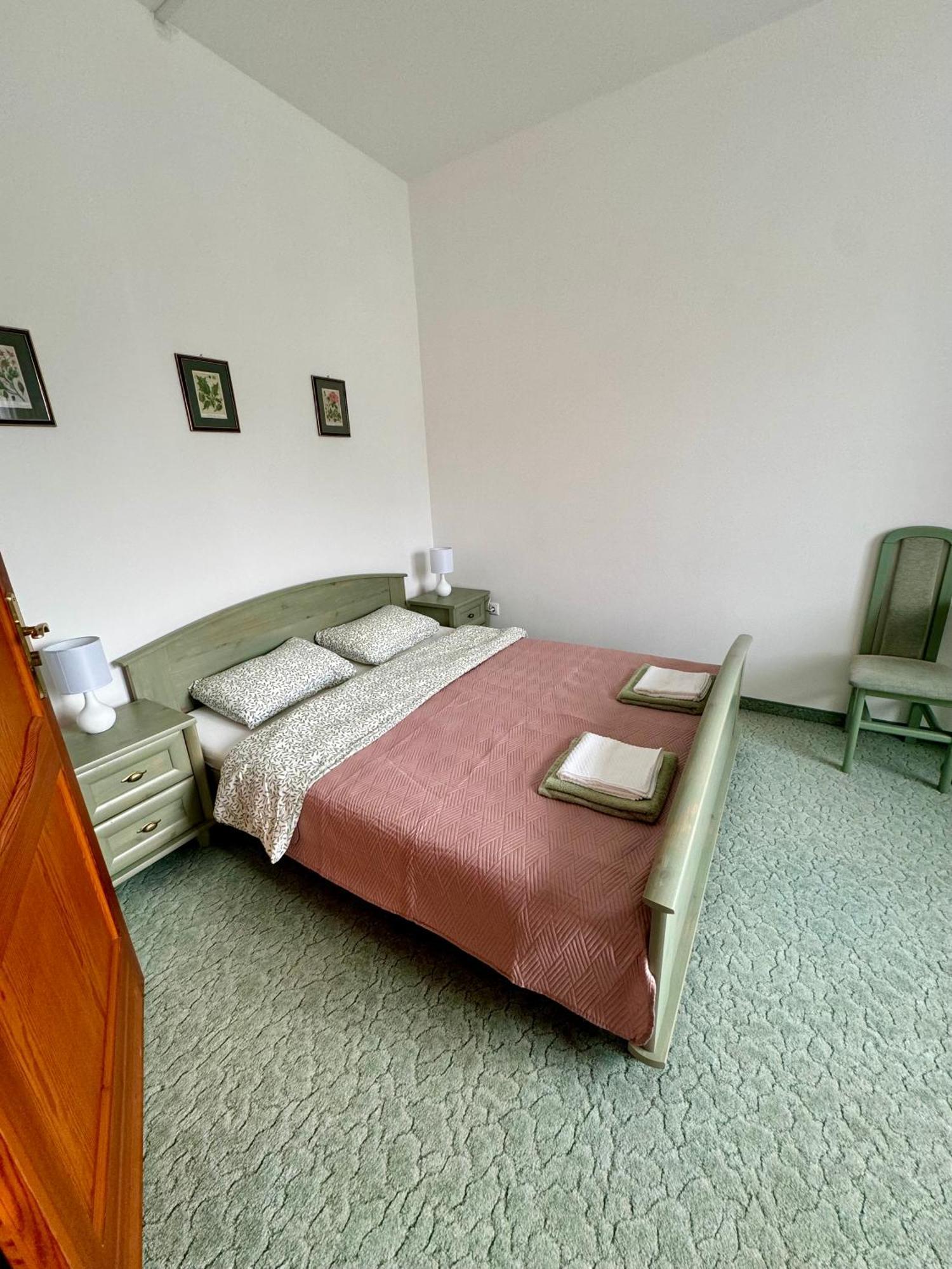 Eden Panzio Aparthotel Buk Bagian luar foto