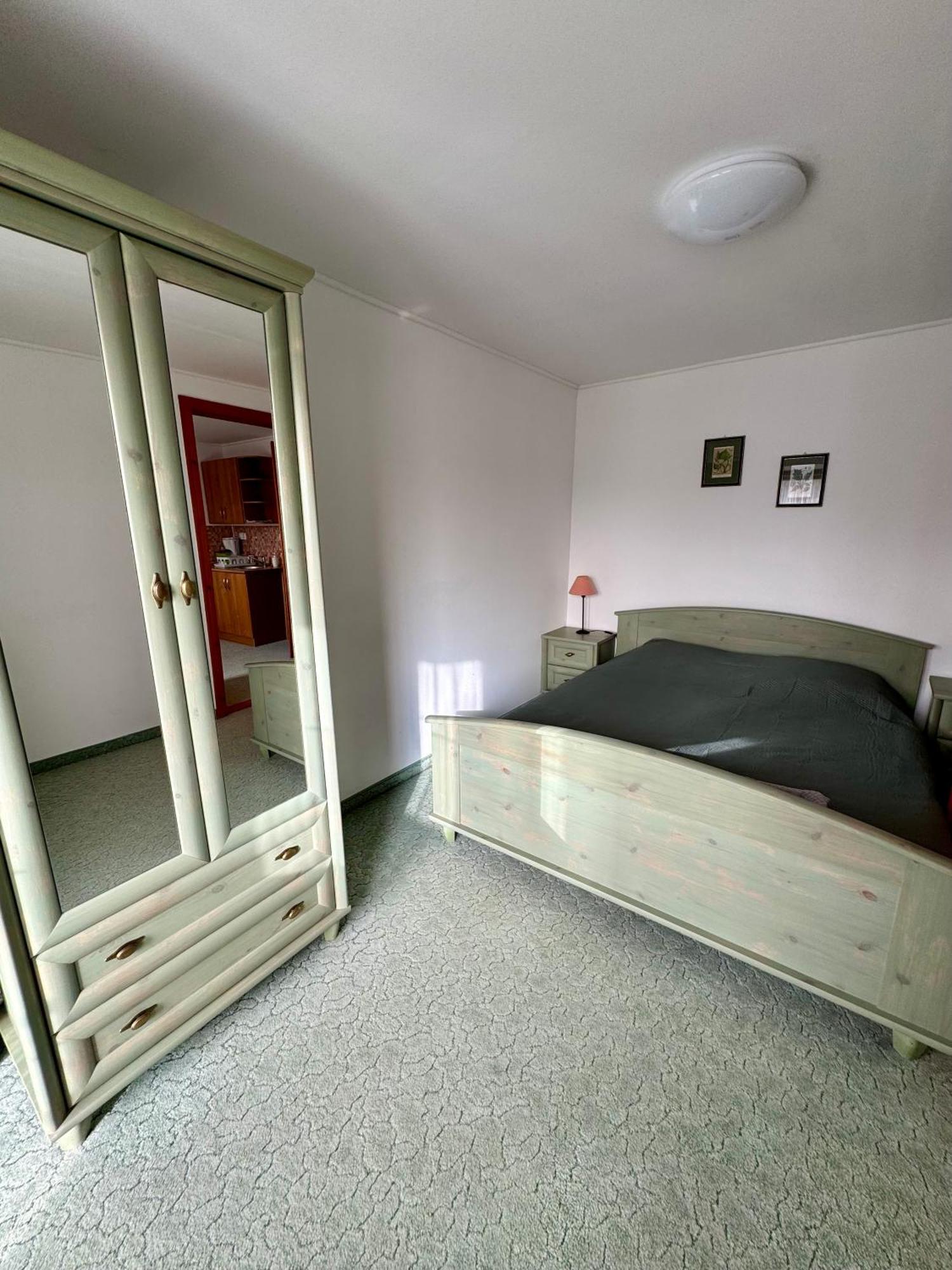 Eden Panzio Aparthotel Buk Bagian luar foto