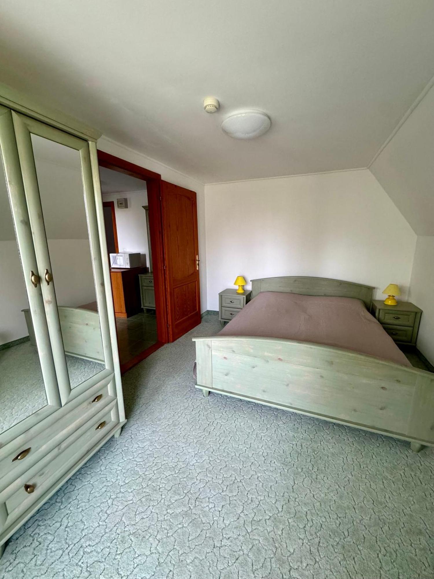 Eden Panzio Aparthotel Buk Bagian luar foto