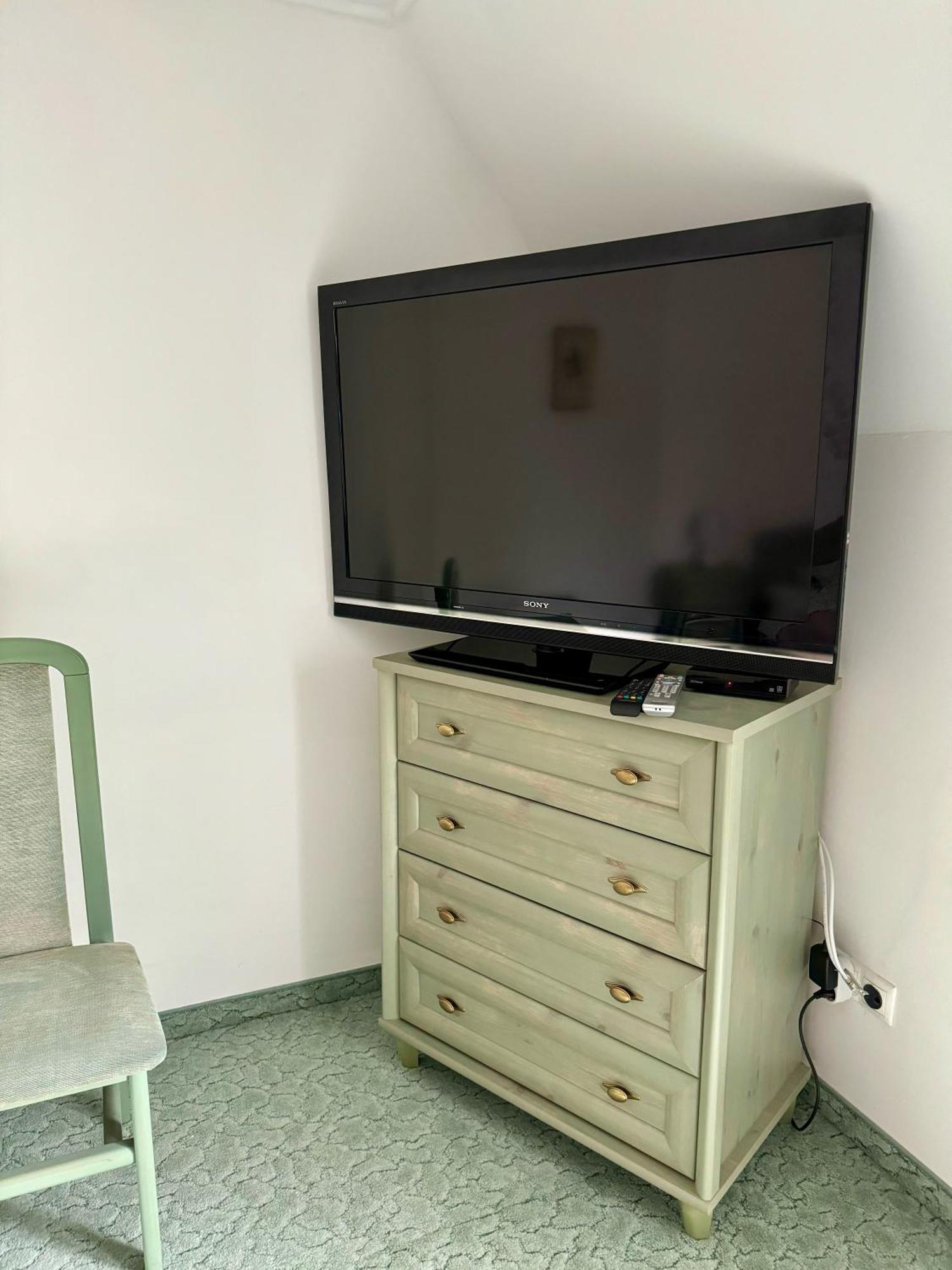 Eden Panzio Aparthotel Buk Bagian luar foto