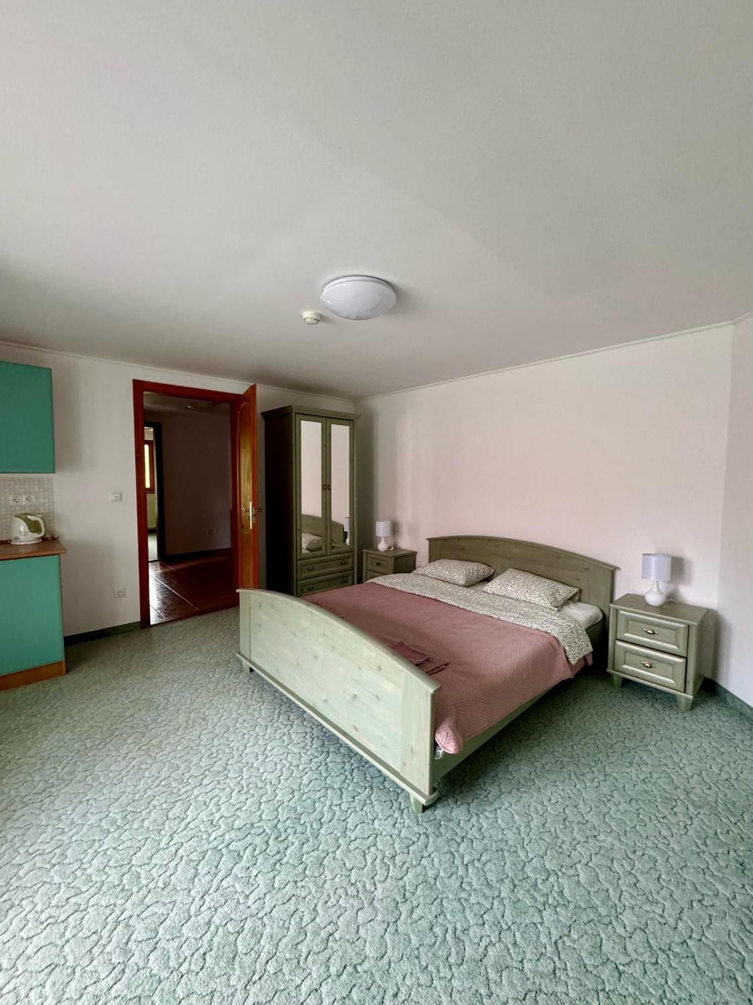 Eden Panzio Aparthotel Buk Bagian luar foto