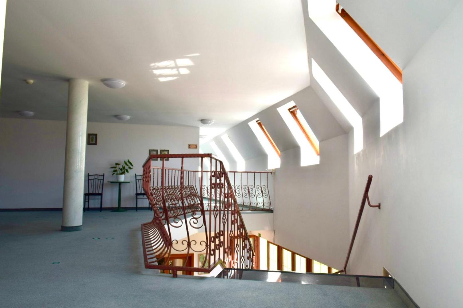 Eden Panzio Aparthotel Buk Bagian luar foto