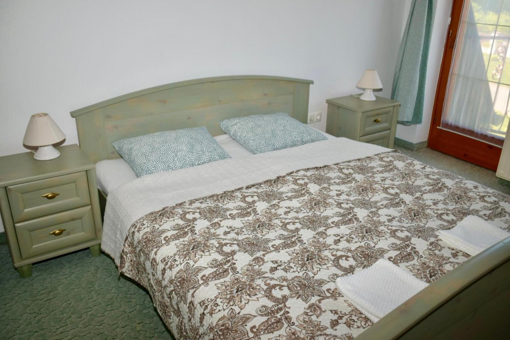 Eden Panzio Aparthotel Buk Bagian luar foto