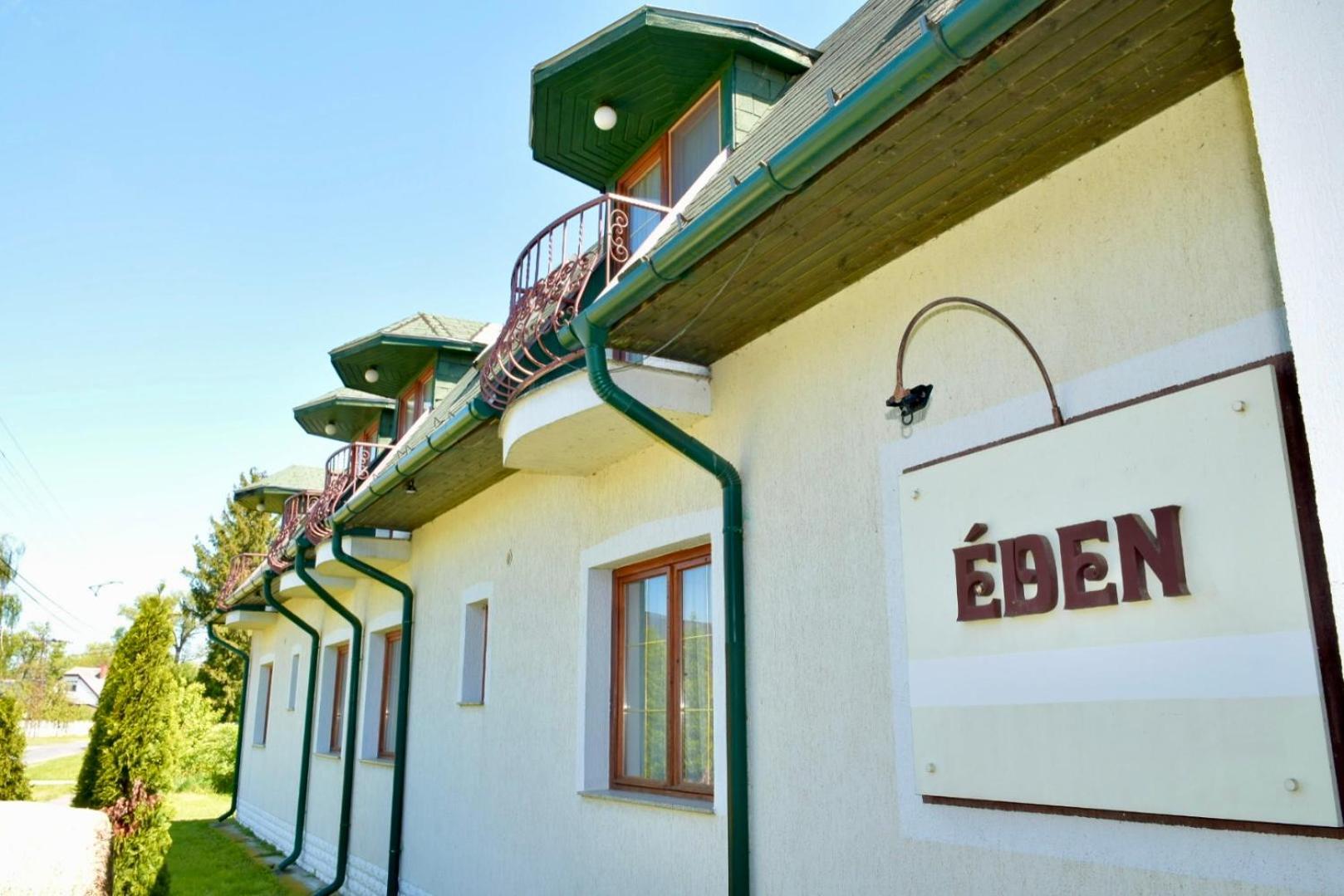 Eden Panzio Aparthotel Buk Bagian luar foto