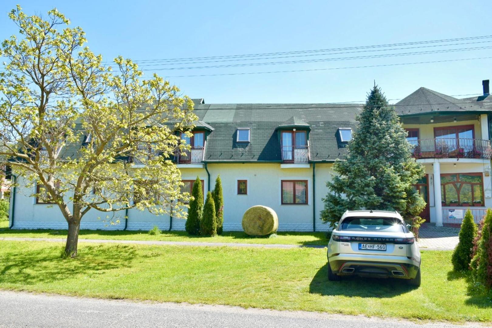 Eden Panzio Aparthotel Buk Bagian luar foto