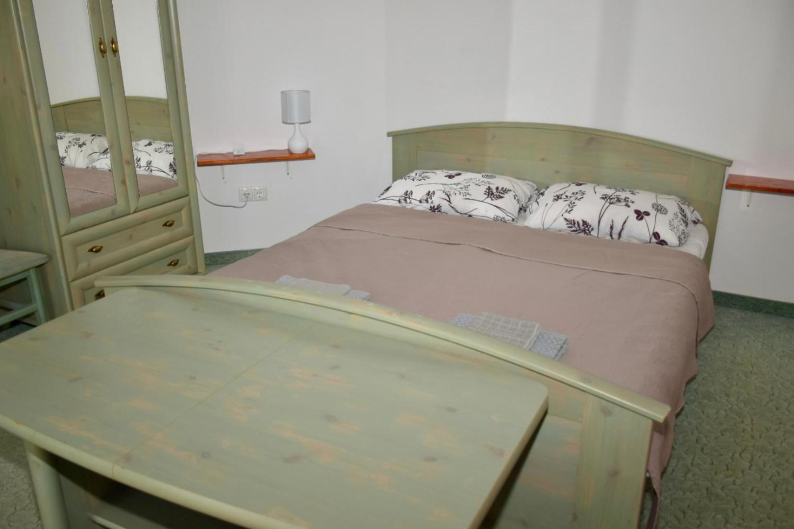 Eden Panzio Aparthotel Buk Bagian luar foto